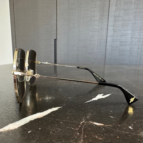 GUCCI OVERSIZED SQUARE FRAMED SUNGLASSES - Picture 4 of 7